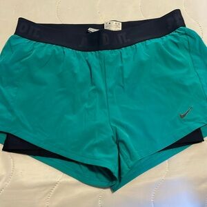Short nike size M